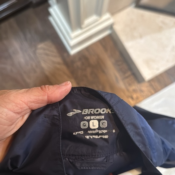 Women’s Brooks Wind Jacket Sz L - Picture 9 of 11